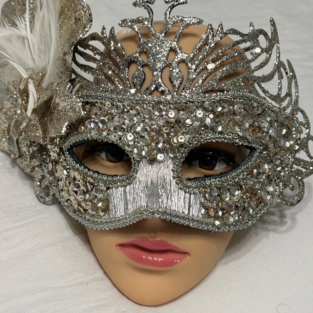 Elegant Silver Sequin Mask